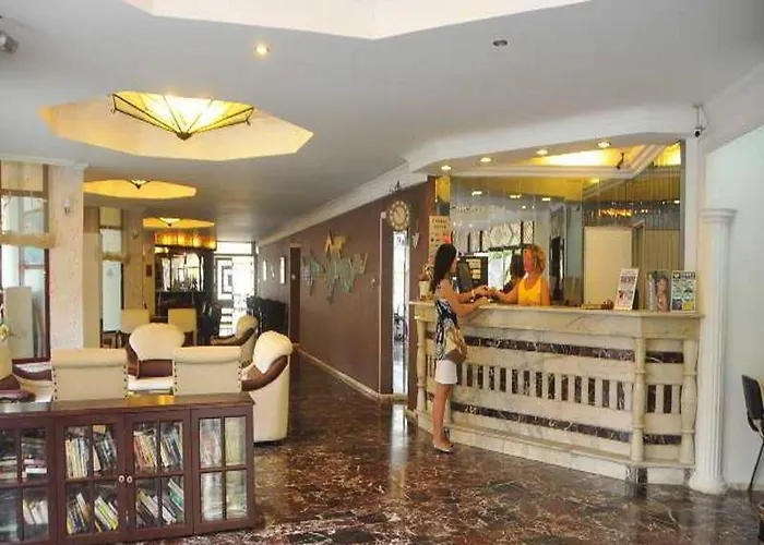 Hotel met zwembad: Azak Hotel